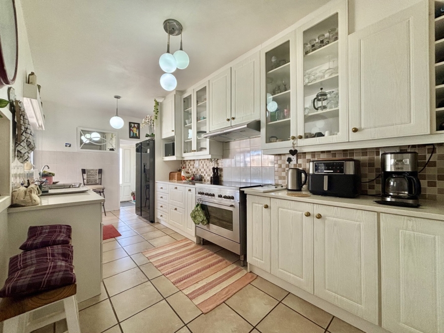 5 Bedroom Property for Sale in Flamingo Vlei Western Cape